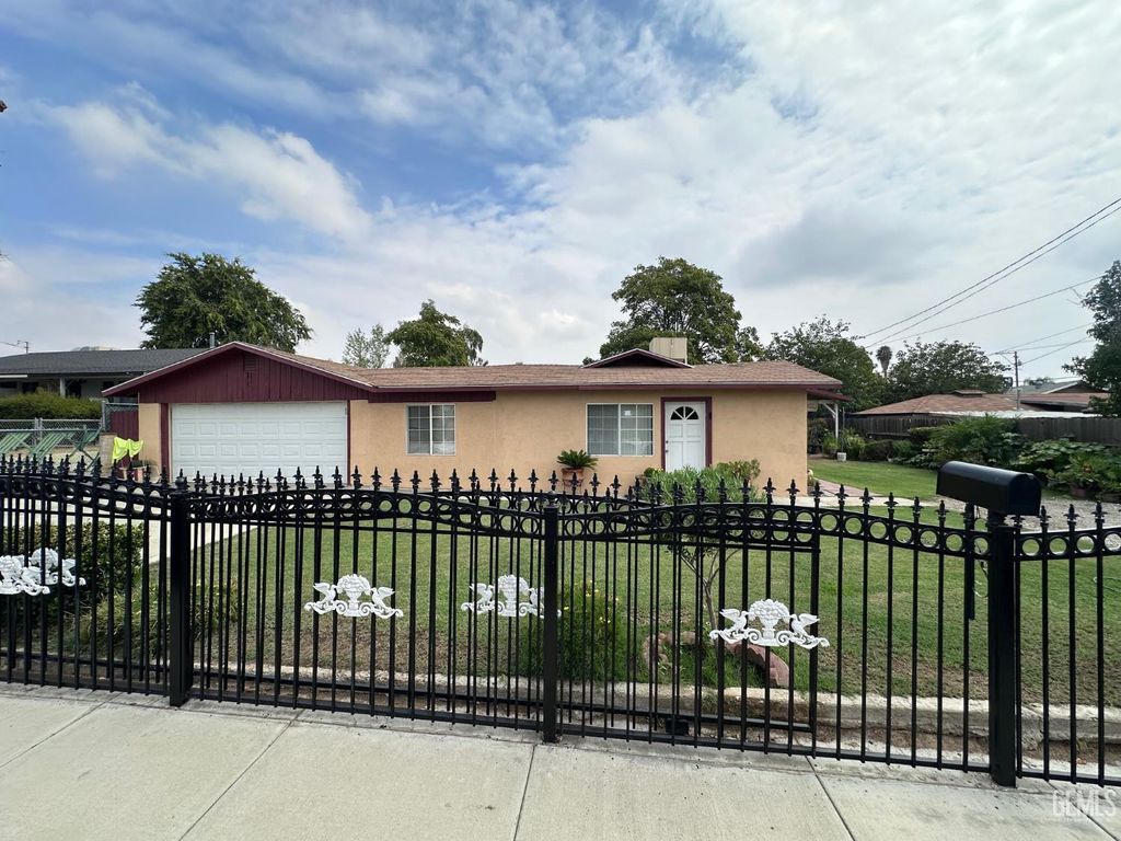 Photo of 715 Normandy Drive, Bakersfield, CA 93306 (MLS # 202511327)