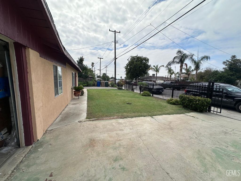 Photo of 715 Normandy Drive, Bakersfield, CA 93306 (MLS # 202511327)