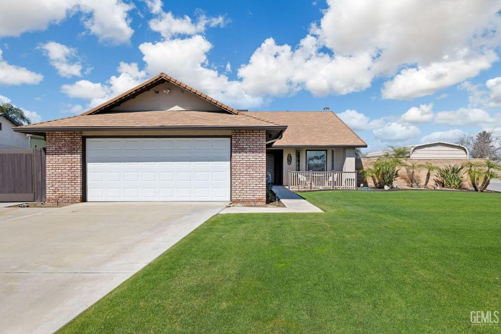 Photo of 12102 Magruder Avenue, Bakersfield, CA 93312 (MLS # 202602634)