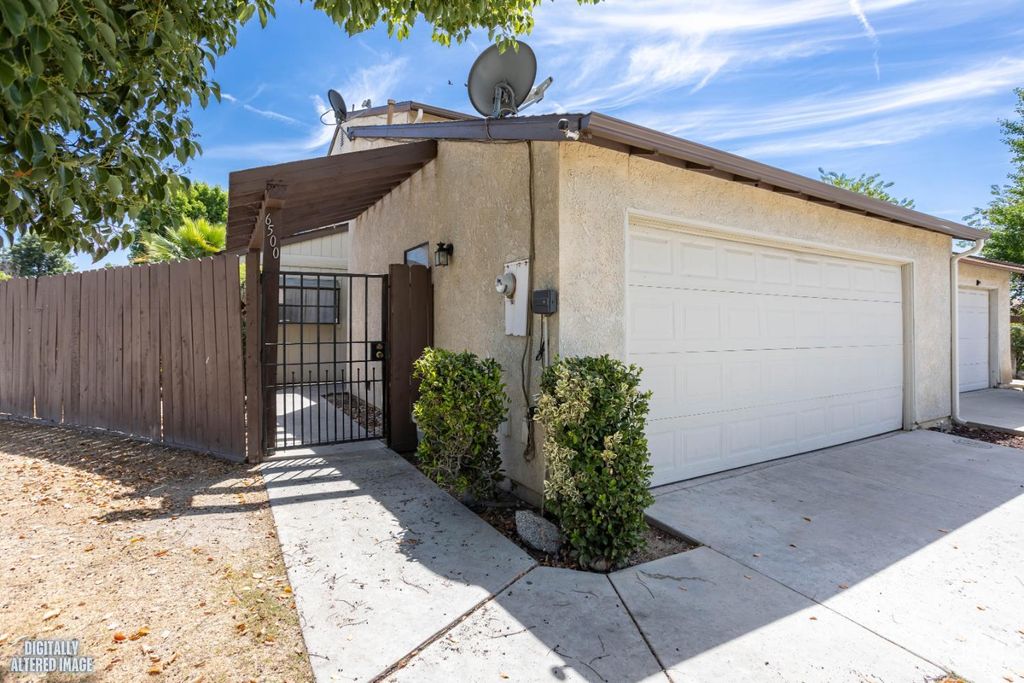 Photo of 6500 Hidden Cove Court, Bakersfield, CA 93307 (MLS # 202605212)
