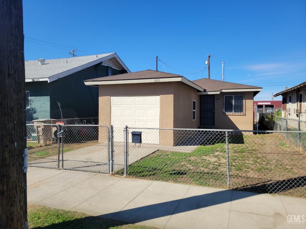 Photo of 2211 O Street, Bakersfield, CA 93301 (MLS # 202510929)