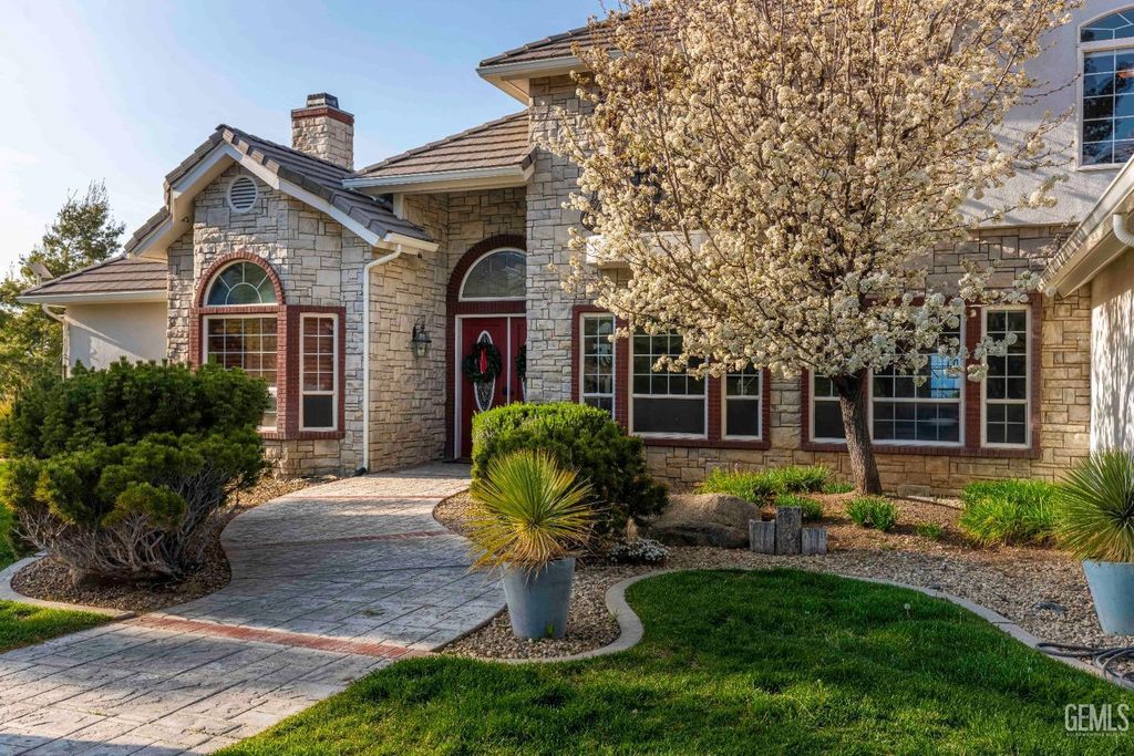 Photo of 30360 Hart Oaks Drive, Keene, CA 93531 (MLS # 202601052)