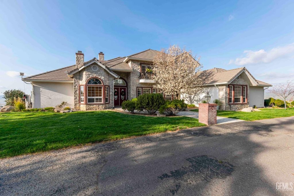 Photo of 30360 Hart Oaks Drive, Keene, CA 93531 (MLS # 202601052)