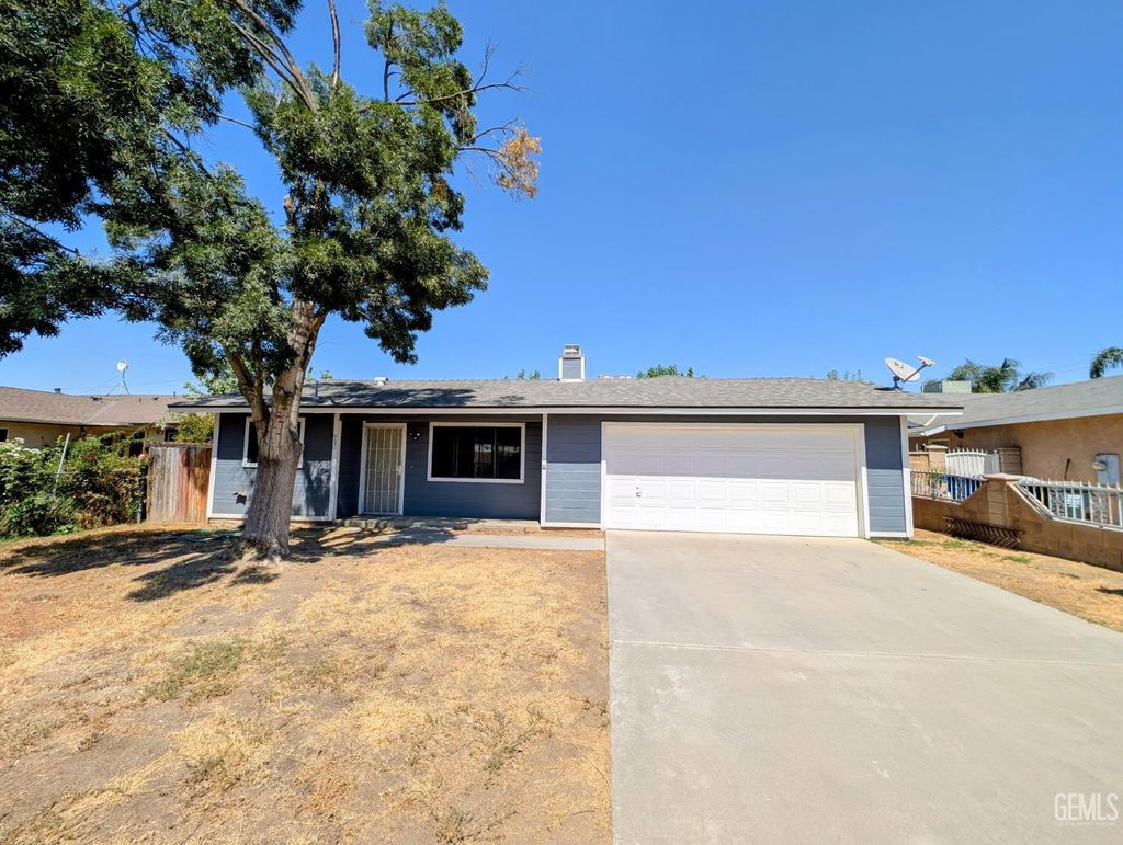 Photo of 980 E Joanne Ave. Avenue, Pixley, CA 93256 (MLS # 202510848)