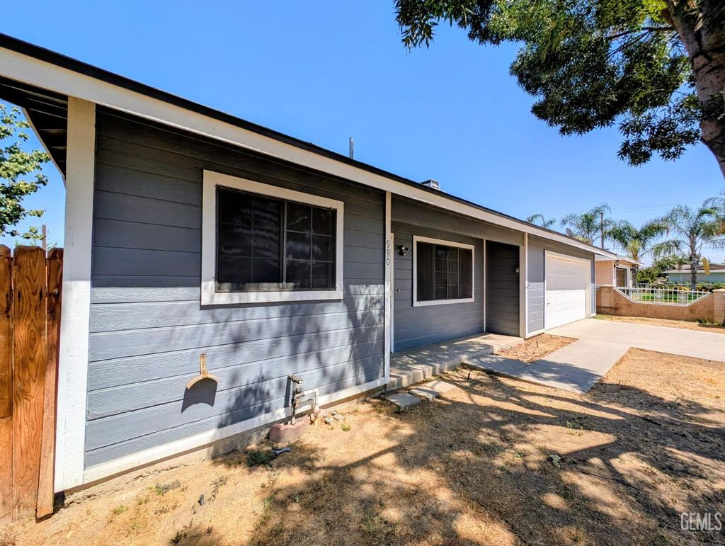 Photo of 980 E Joanne Ave. Avenue, Pixley, CA 93256 (MLS # 202510848)