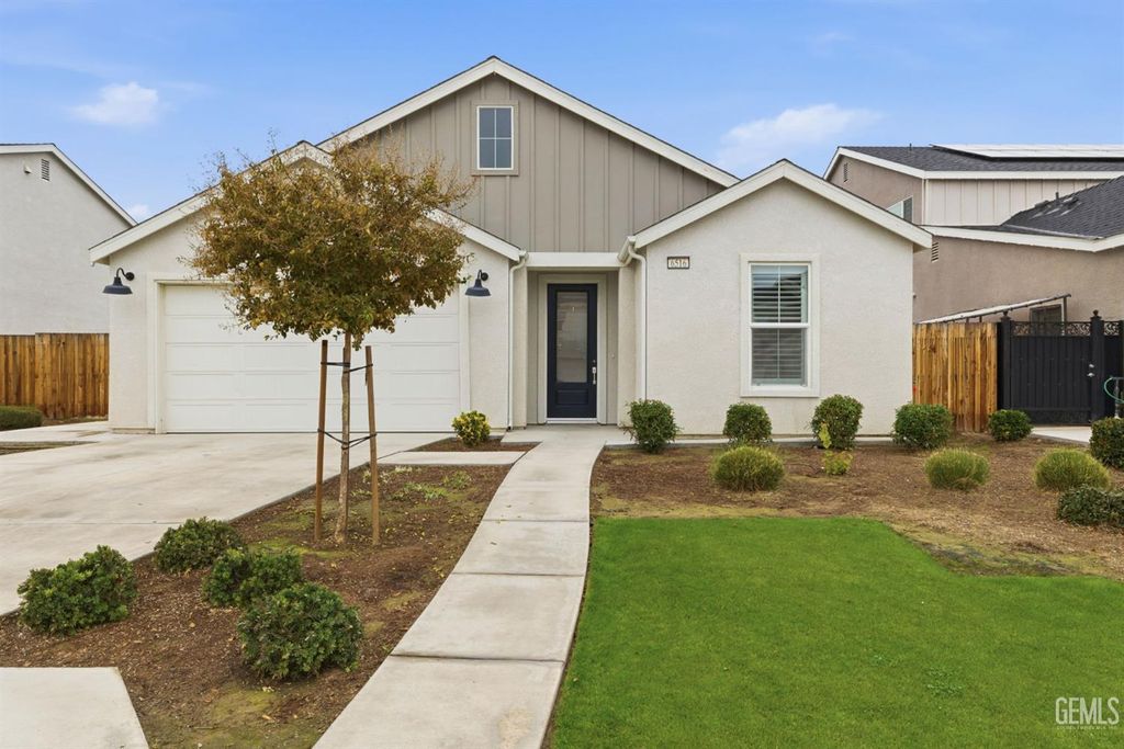 Photo of 6516 Walkers Glen Lane, Bakersfield, CA 93313 (MLS # 202513516)