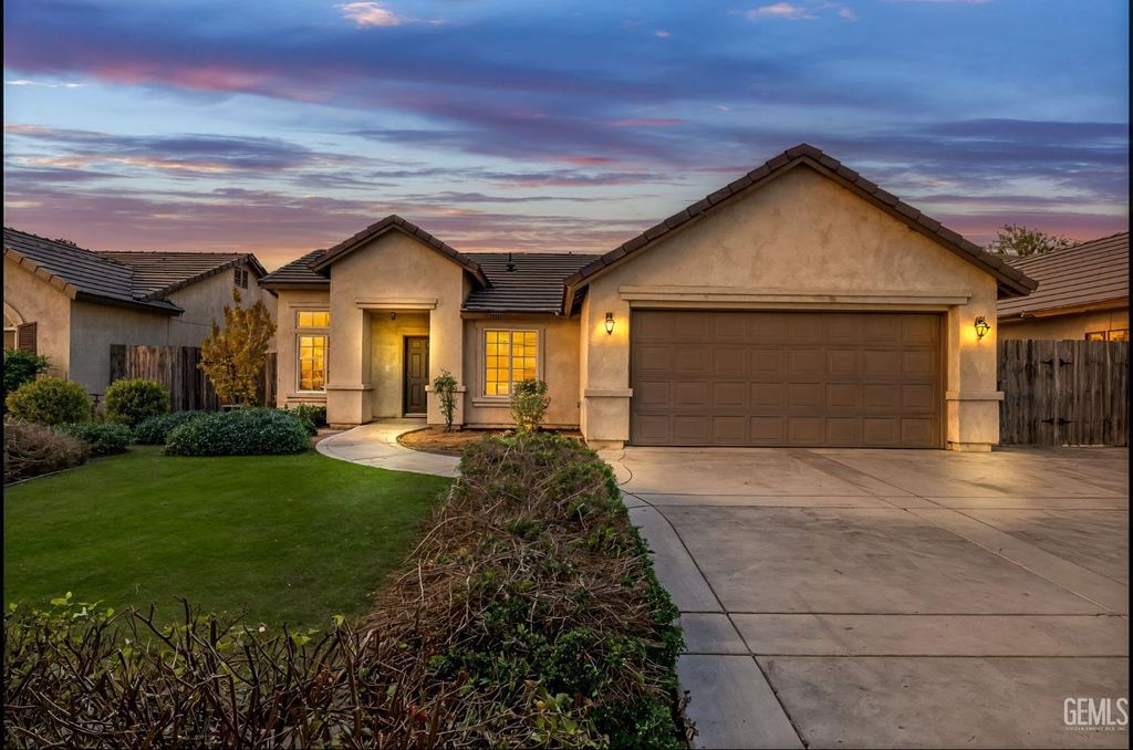 Photo of 13511 Ashton Wood Court, Bakersfield, CA 93314 (MLS # 202511068)