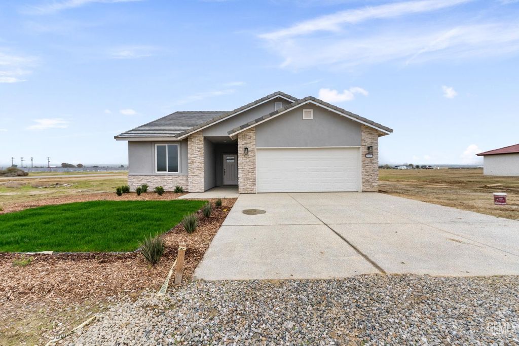 Photo of 28102 Valley West Road, Taft, CA 93268 (MLS # 202604086)