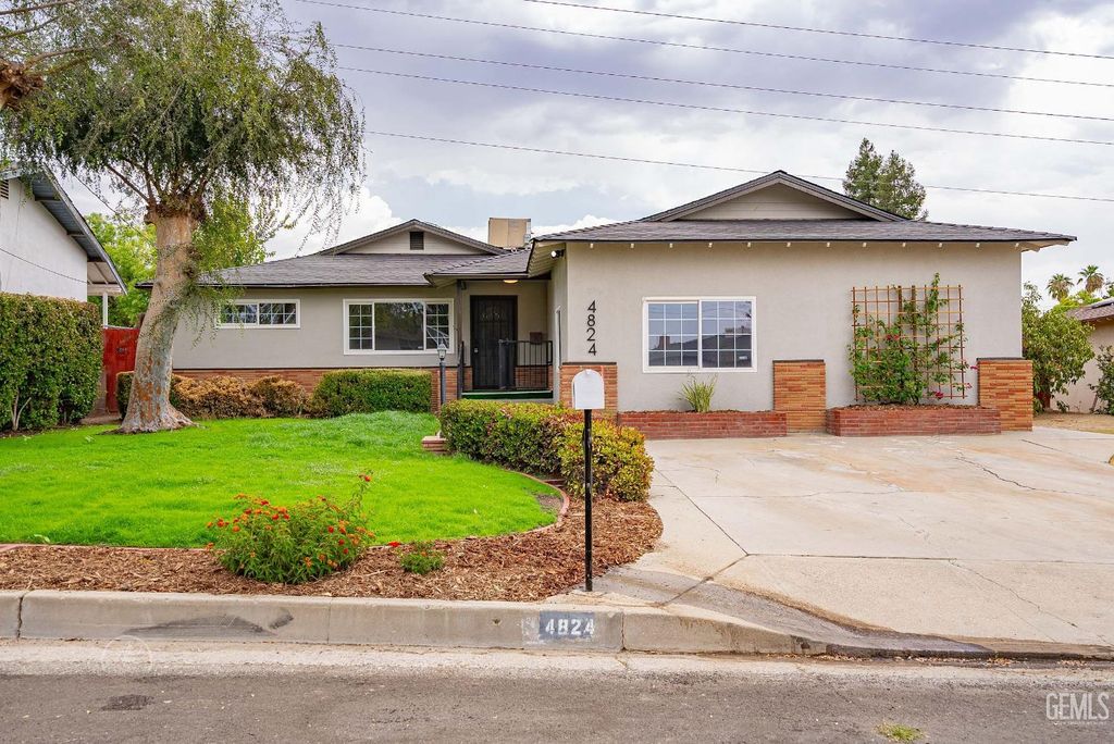 Photo of 4824 Greenview Ln, Bakersfield, CA 93308 (MLS # 202511331)