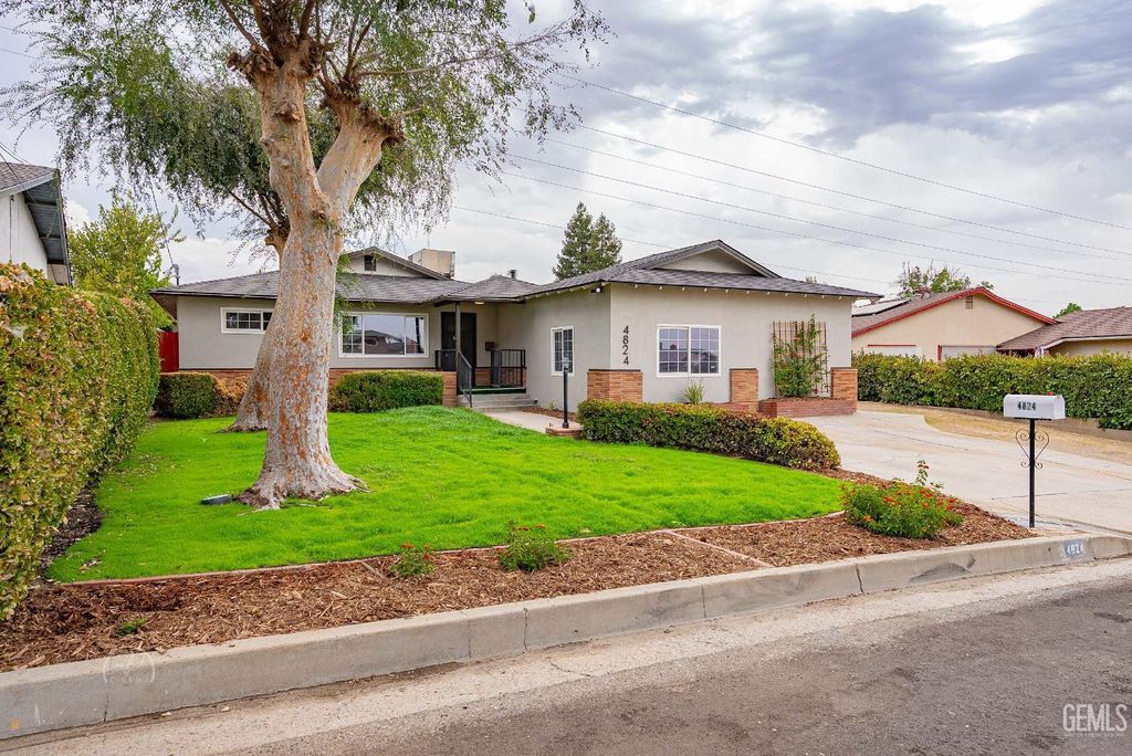 Photo of 4824 Greenview Ln, Bakersfield, CA 93308 (MLS # 202511331)