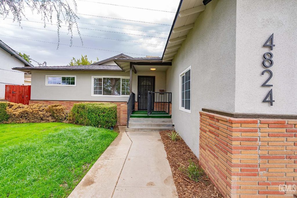 Photo of 4824 Greenview Ln, Bakersfield, CA 93308 (MLS # 202511331)