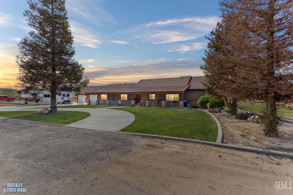 Photo of 241 Vera Fern Drive, Bakersfield, CA 93308 (MLS # 202607563)