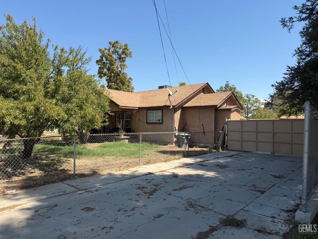 Photo of 1807 Madison Street, Bakersfield, CA 93307 (MLS # 202607591)