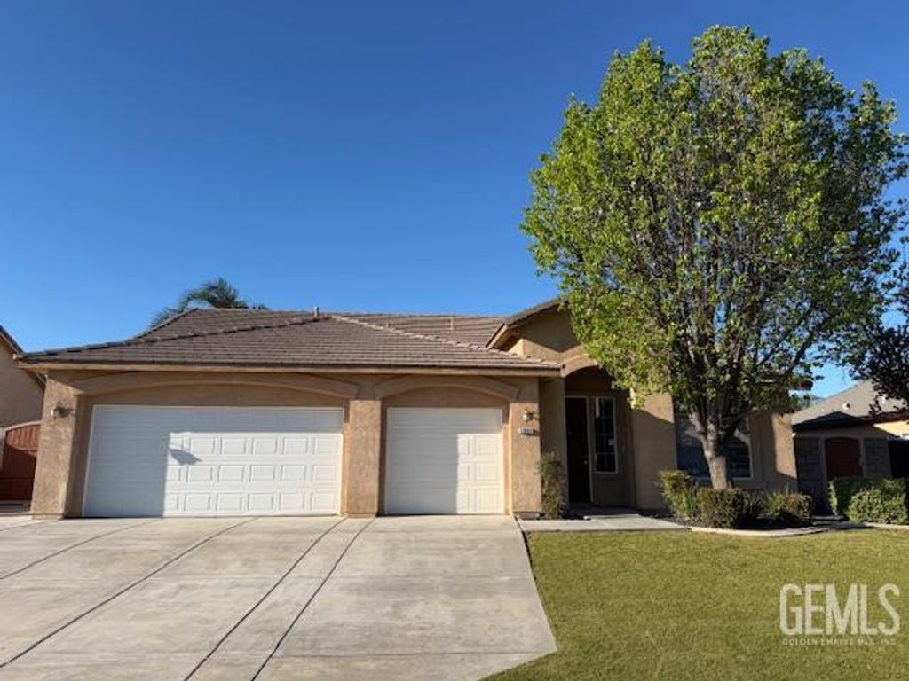Photo of 12022 Copernicus Avenue, Bakersfield, CA 93312 (MLS # 202605092)