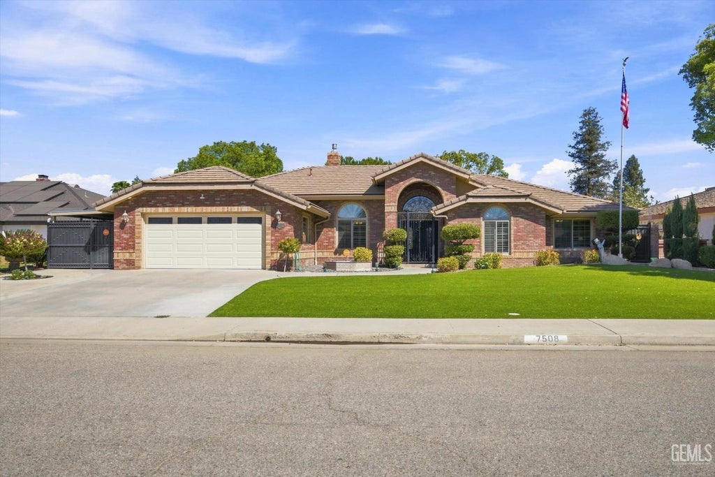 Photo of 7508 Petris Avenue, Bakersfield, CA 93308 (MLS # 202609722)