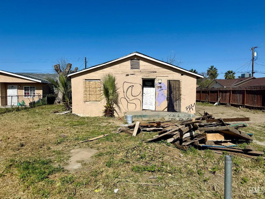 Photo of 600 Lawson Road, Bakersfield, CA 93307 (MLS # 202601625)