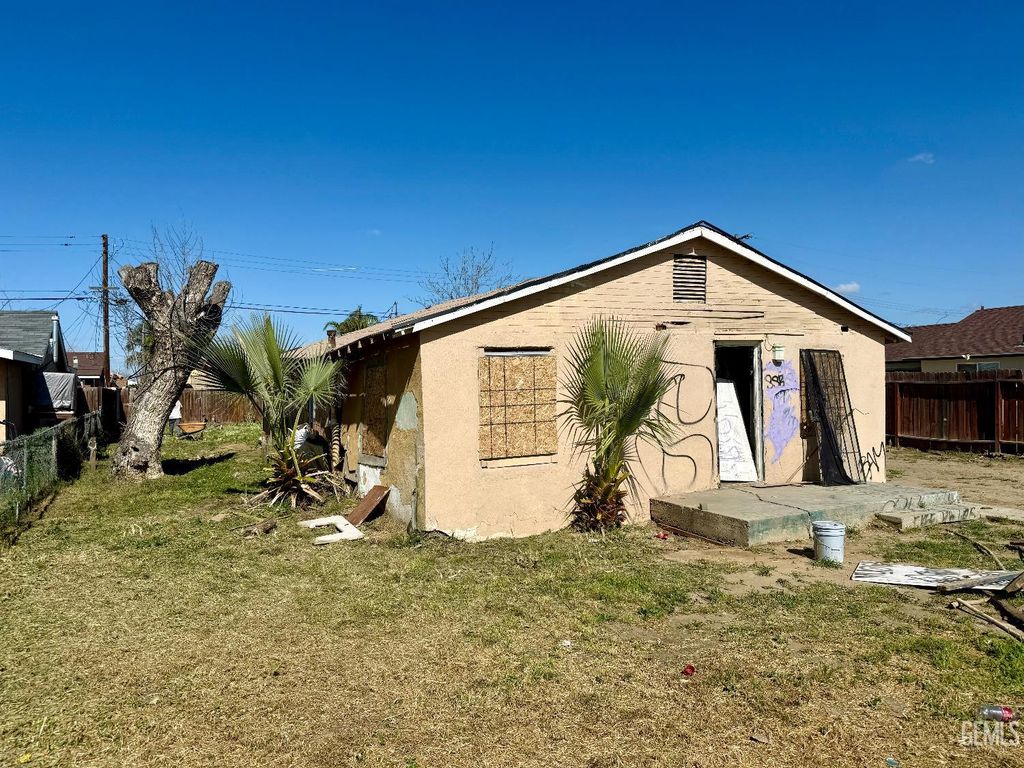 Photo of 600 Lawson Road, Bakersfield, CA 93307 (MLS # 202601625)