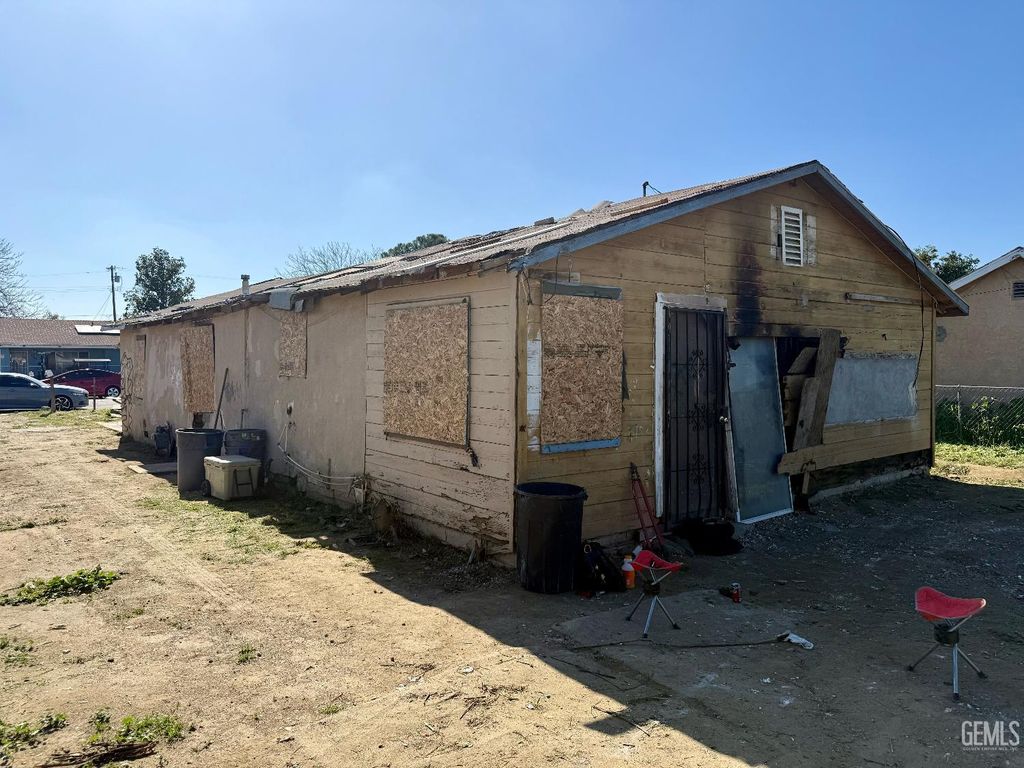 Photo of 600 Lawson Road, Bakersfield, CA 93307 (MLS # 202601625)