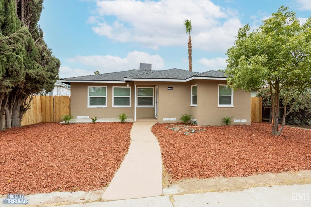 Photo of 515 Woodrow Avenue, Bakersfield, CA 93308 (MLS # 202605813)