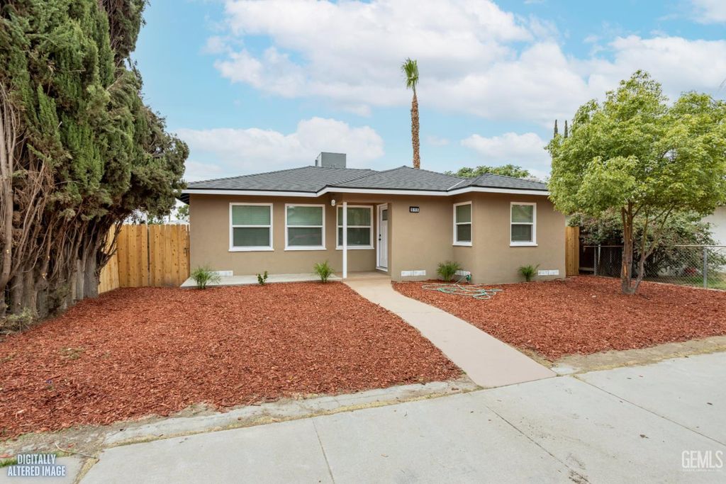 Photo of 515 Woodrow Avenue, Bakersfield, CA 93308 (MLS # 202605813)