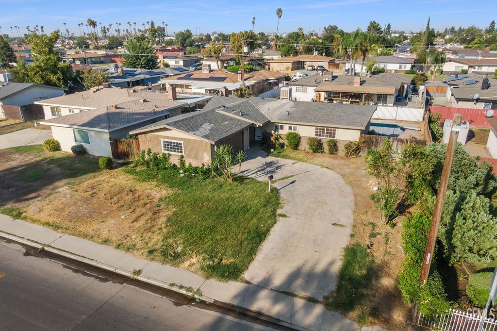 Photo of 3905 Fambrough Drive, Bakersfield, CA 93304 (MLS # 202510897)