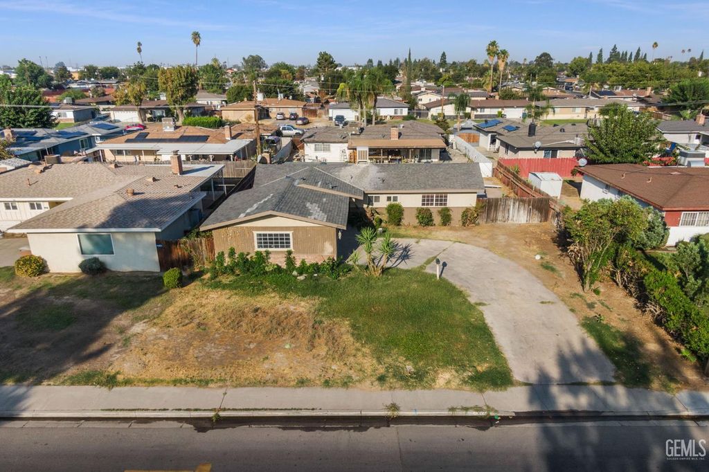 Photo of 3905 Fambrough Drive, Bakersfield, CA 93304 (MLS # 202510897)