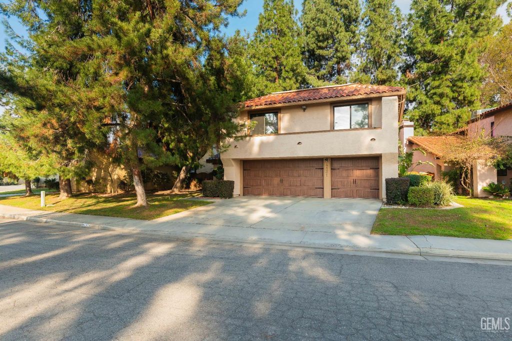 Photo of 4131 Pinewood Lake Drive, Bakersfield, CA 93309 (MLS # 202600135)