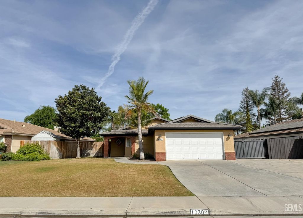Photo of 10302 Cheyenne Drive, Bakersfield, CA 93312 (MLS # 202602585)