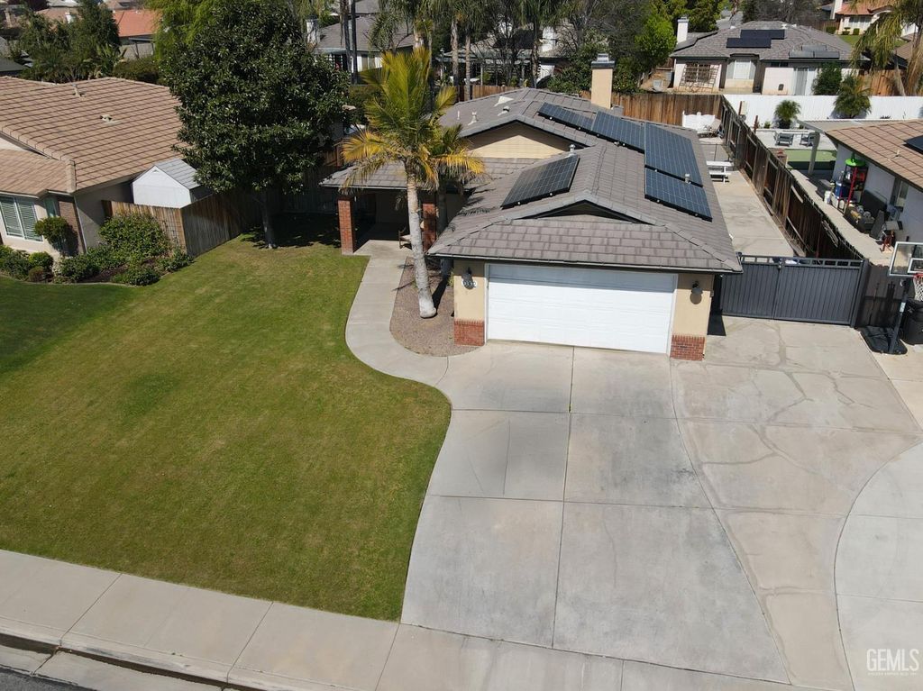 Photo of 10302 Cheyenne Drive, Bakersfield, CA 93312 (MLS # 202602585)