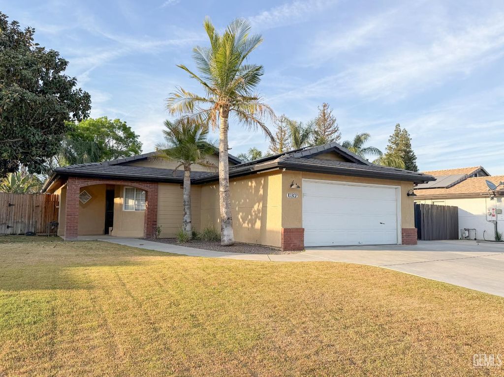 Photo of 10302 Cheyenne Drive, Bakersfield, CA 93312 (MLS # 202602585)