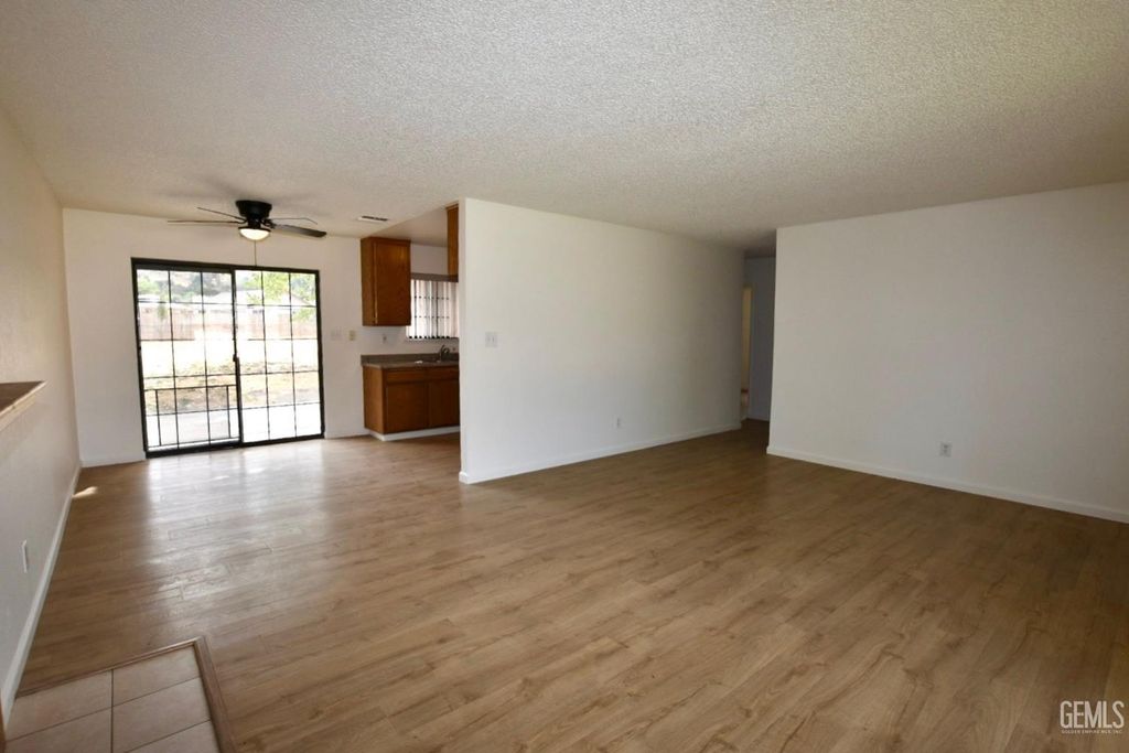 Photo of 30020 Niblick Lane, Tehachapi, CA 93561 (MLS # 202511027)