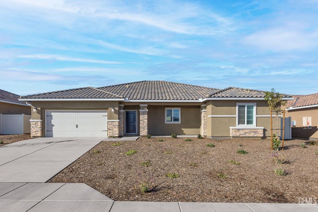 Photo of 8316 Baldivia Court, Bakersfield, CA 93306 (MLS # 202510464)