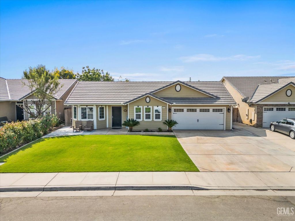 Photo of 3527 Big Trail Avenue, Bakersfield, CA 93313 (MLS # 202510882)
