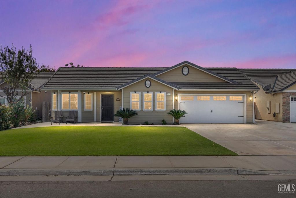 Photo of 3527 Big Trail Avenue, Bakersfield, CA 93313 (MLS # 202510882)