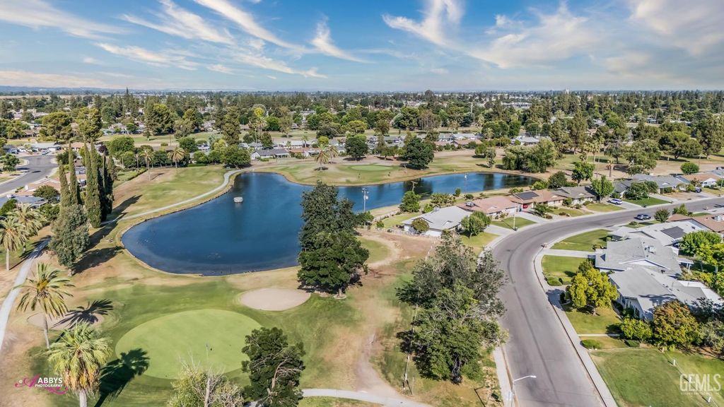 Photo of 6104 Bel Aire Way, Bakersfield, CA 93309 (MLS # 202511034)
