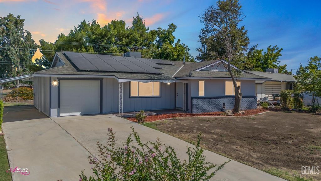 Photo of 6104 Bel Aire Way, Bakersfield, CA 93309 (MLS # 202511034)
