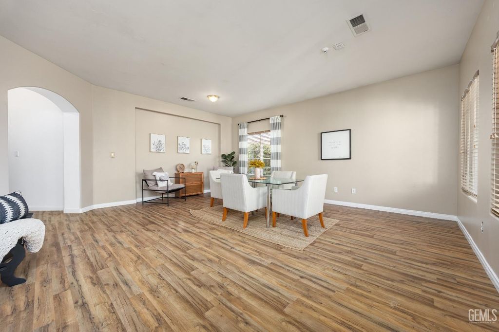 Photo of 10125 Pavilion Drive, Bakersfield, CA 93312 (MLS # 202600016)