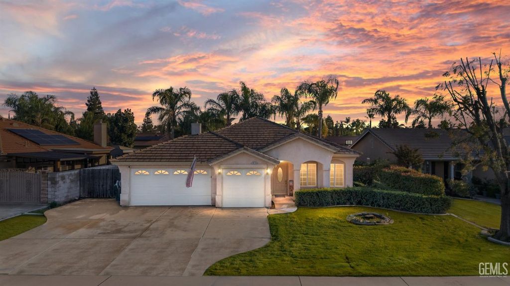 Photo of 10125 Pavilion Drive, Bakersfield, CA 93312 (MLS # 202600016)