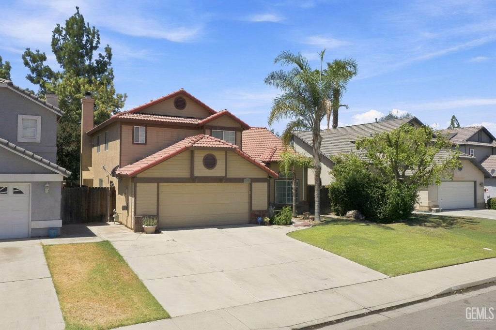 Photo of 4723 Marsh Hawk DR, Bakersfield, CA 93312 (MLS # 202608261)