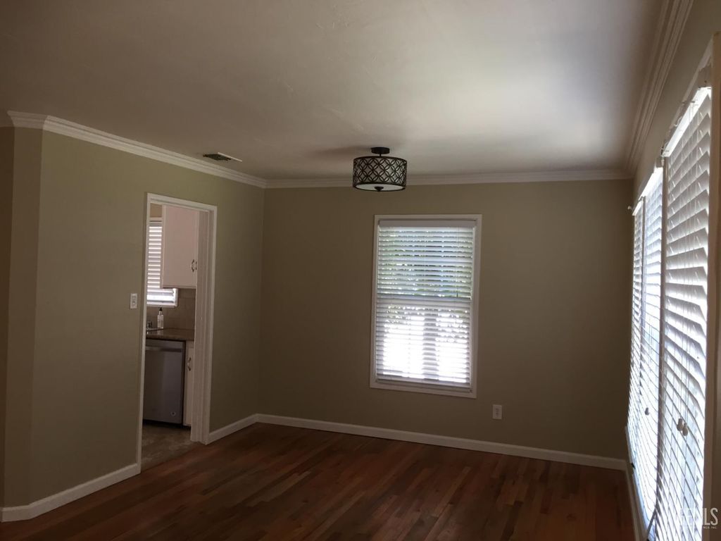 Photo of 2915 Pine Street, Bakersfield, CA 93301 (MLS # 202604926)