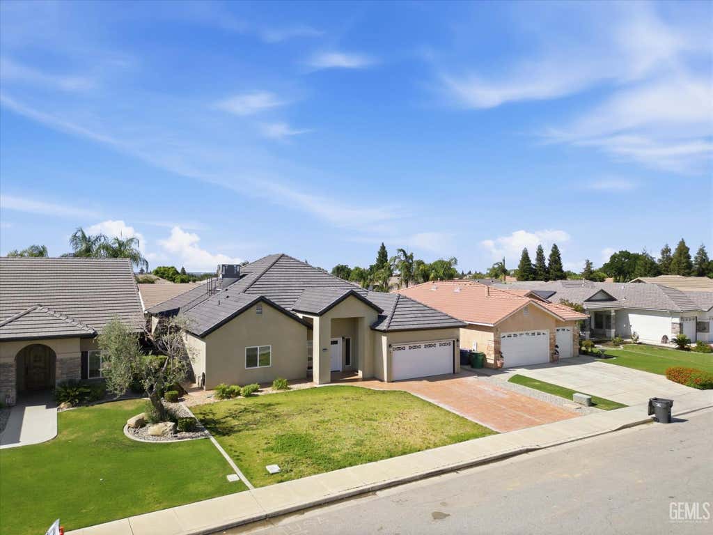 Photo of 547 Shady Meadow Court, Bakersfield, CA 93308 (MLS # 202607851)