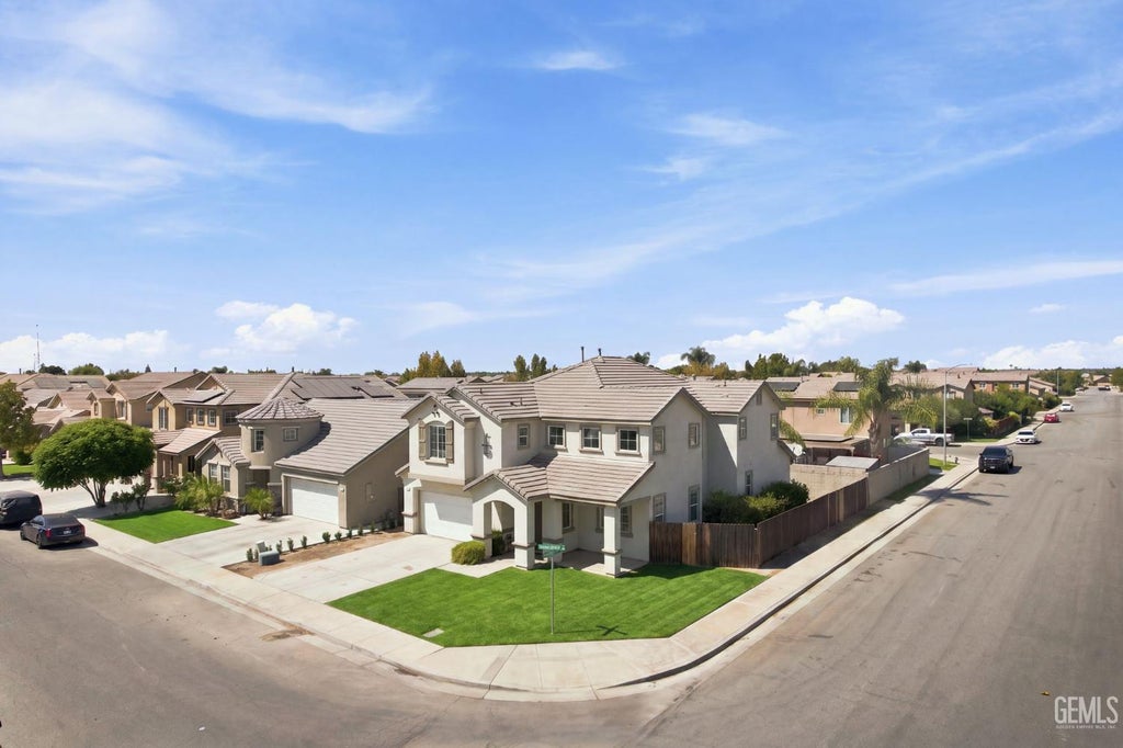 Photo of 5400 Saddleback Ridge Court, Bakersfield, CA 93313 (MLS # 202609683)