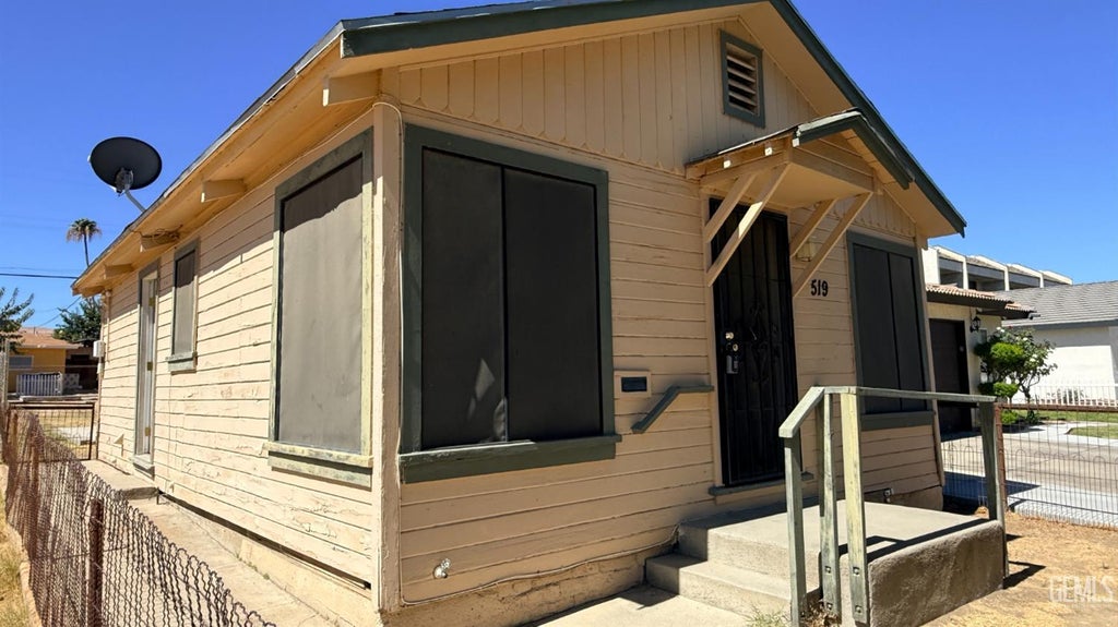 Photo of 519 San Emidio Street, Taft, CA 93268 (MLS # 202607590)