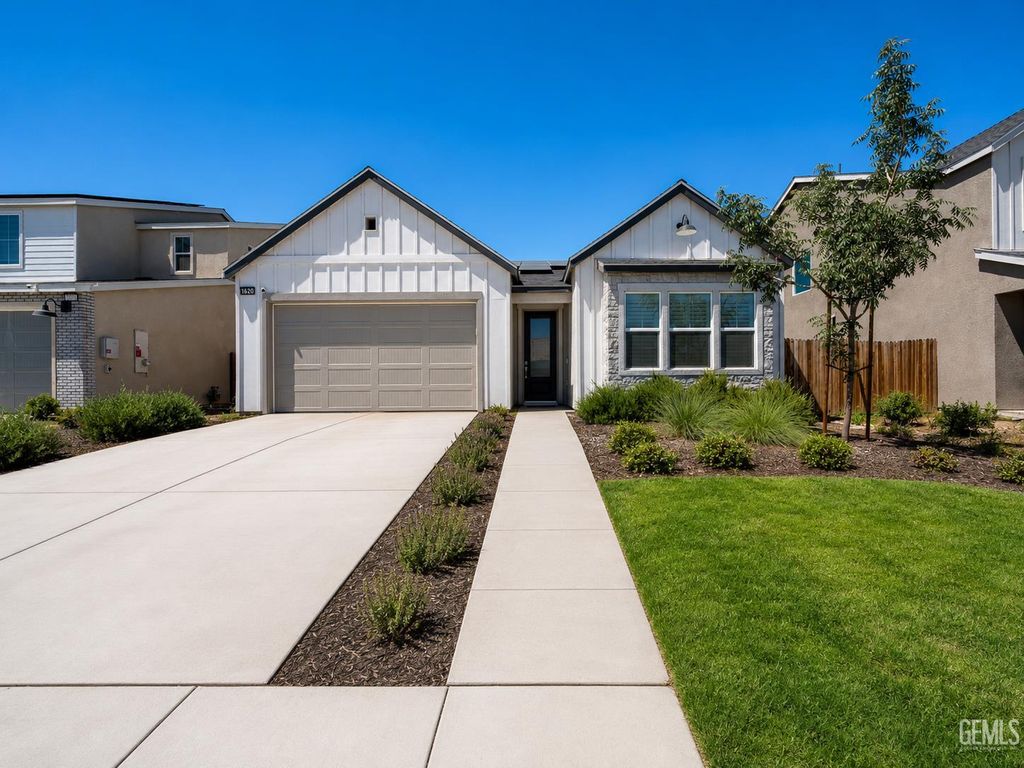 Photo of 7436 Musa Grove Avenue, Bakersfield, CA 93313 (MLS # 202607419)