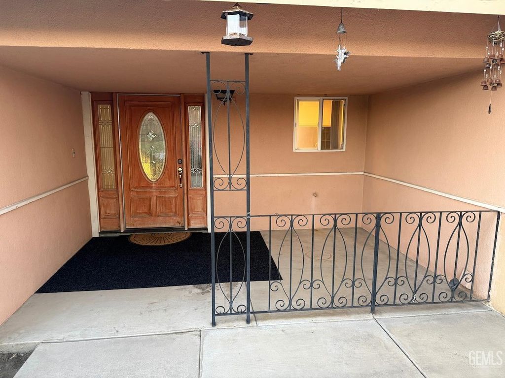 Photo of 4212 Charter Oaks Avenue, Bakersfield, CA 93309 (MLS # 202602766)