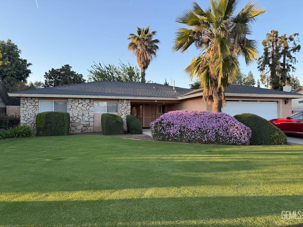 Photo of 4212 Charter Oaks Avenue, Bakersfield, CA 93309 (MLS # 202602766)