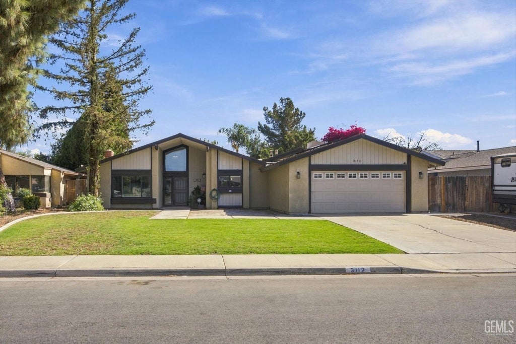 Photo of 3112 Harrogate Lane, Bakersfield, CA 93309 (MLS # 202610001)