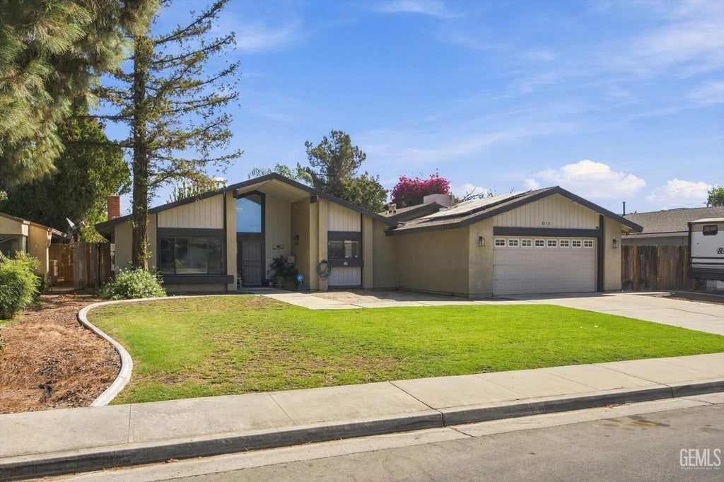 Photo of 3112 Harrogate Lane, Bakersfield, CA 93309 (MLS # 202610001)