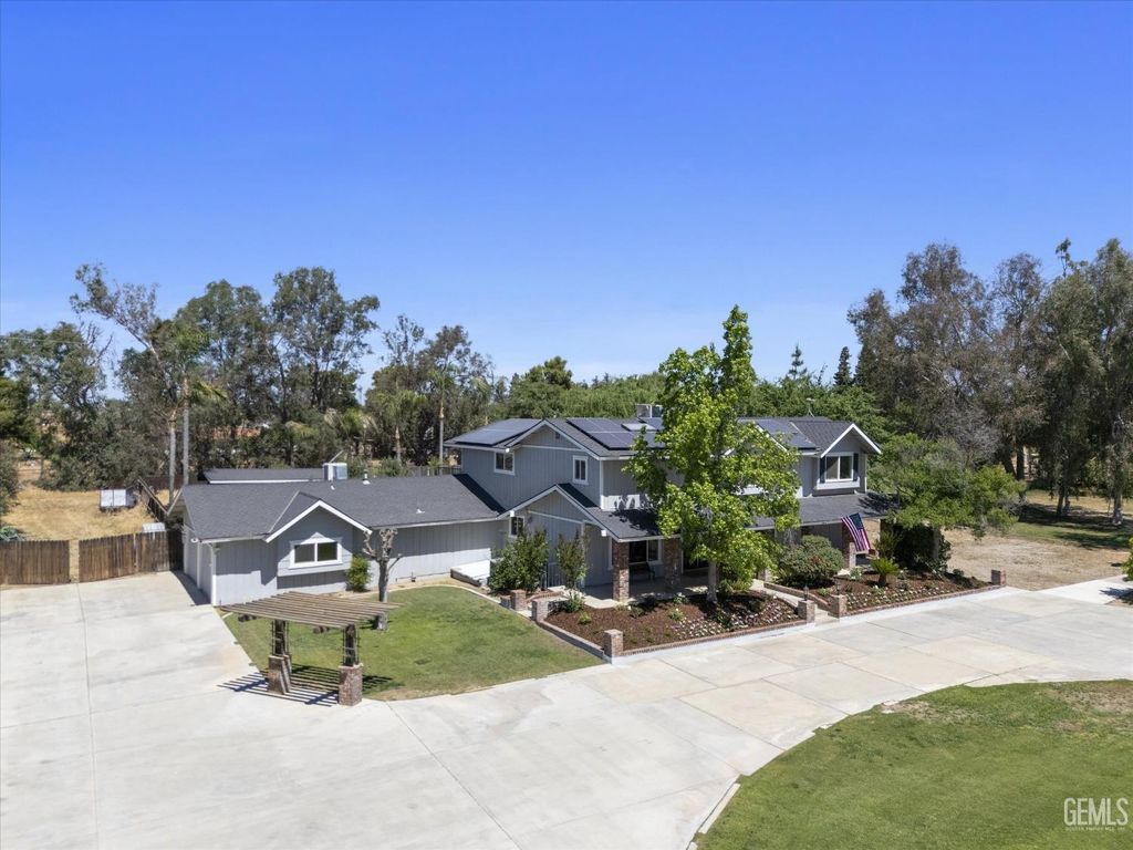 Photo of 16550 Stephenie Street St, Bakersfield, CA 93314 (MLS # 202603661)