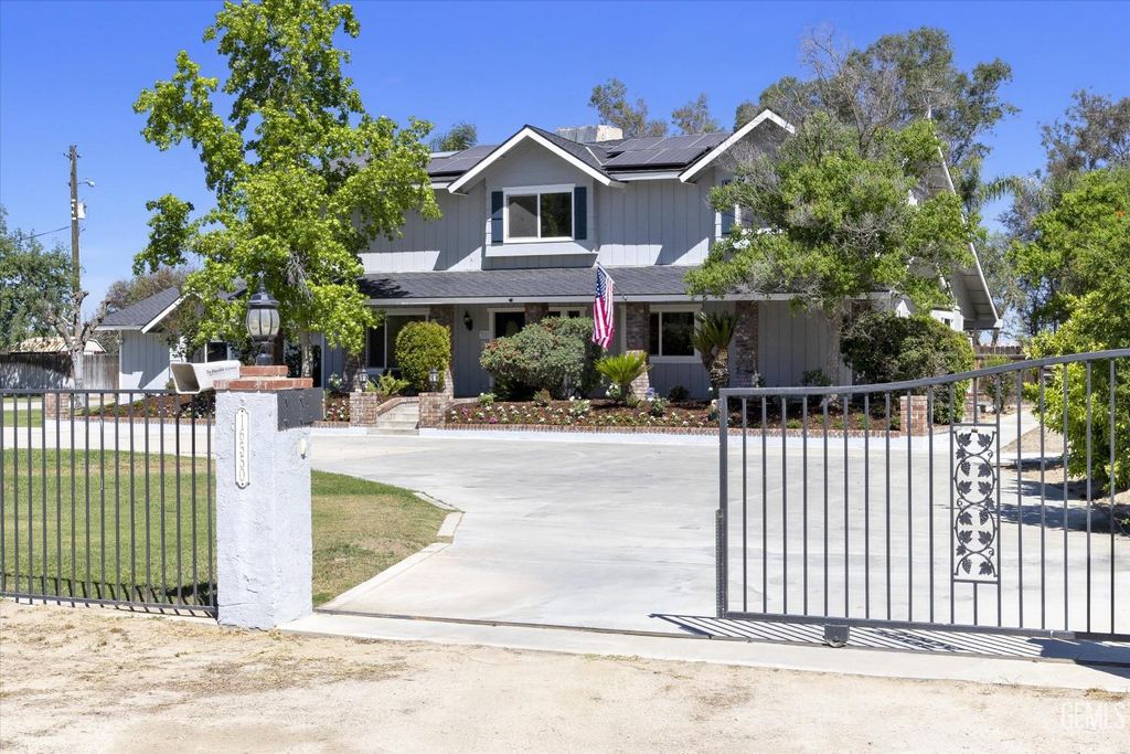 Photo of 16550 Stephenie Street St, Bakersfield, CA 93314 (MLS # 202603661)